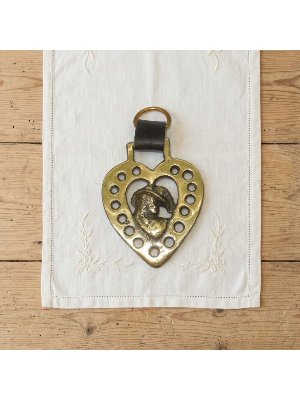 Duchess of Devonshire Brass & Leather Horse Medallion England Vintage 3.5"